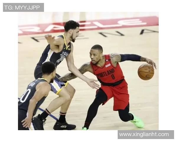 利拉德与某明星传出绯闻引发热议 球场之外的私生活备受关注 利拉德与某明星传出绯闻引发热议 球场之外的私生活备受关注